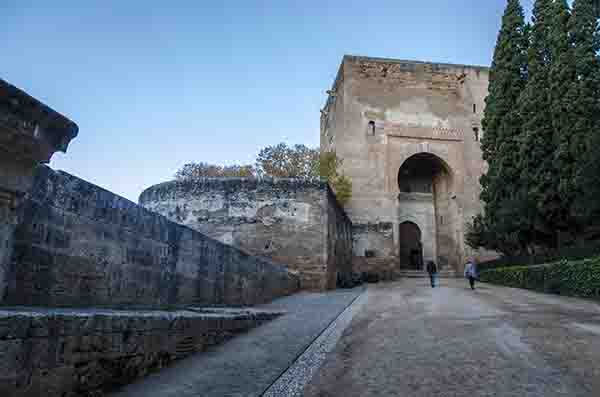 Granada 013 - La Alhambra - Puerta de la Justicia.jpg